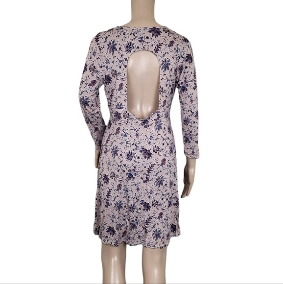 Forever 21 V Neck Cut Out Floral Dress - Picture 2 of 4